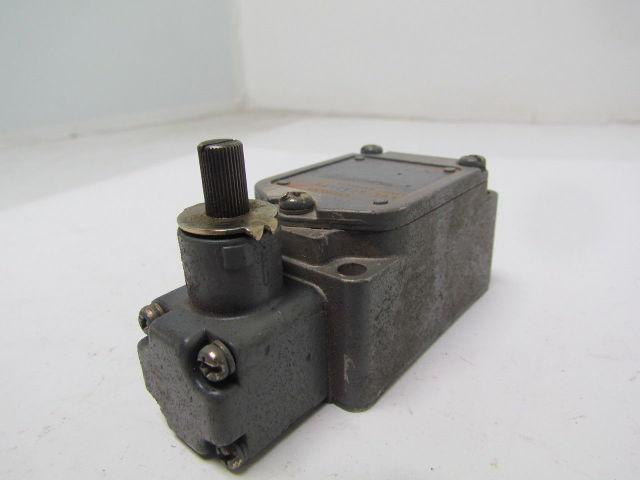 Omron WL-GCA2-TS High Precision Two Circuit Limit Switch 1/2-14 NPT w/Ground