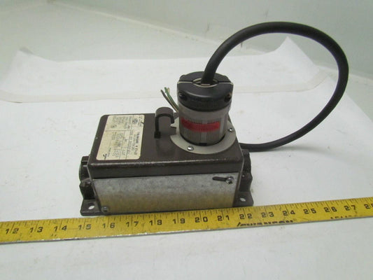 Cooper Du-All Hanger 513N Fixture Fitting For Damp Locations 277V 10A w/Plug