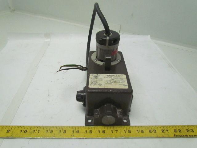 Cooper Du-All Hanger 513N Fixture Fitting For Damp Locations 277V 10A w/Plug