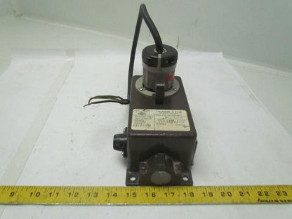 Cooper Du-All Hanger 513N Fixture Fitting For Damp Locations 277V 10A w/Plug