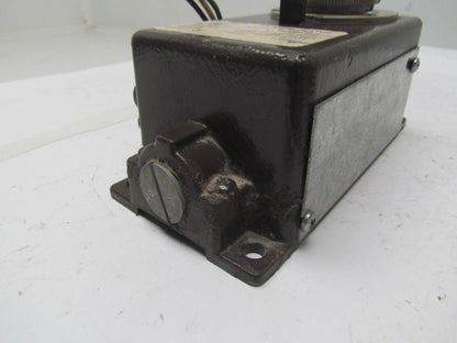 Cooper Du-All Hanger 513N Fixture Fitting For Damp Locations 277V 10A w/Plug