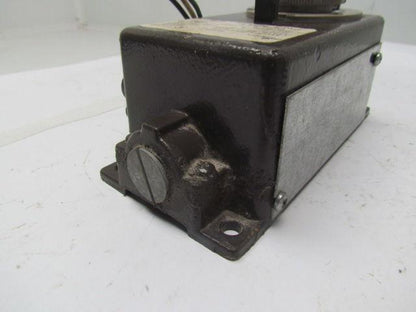 Cooper Du-All Hanger 513N Fixture Fitting For Damp Locations 277V 10A w/Plug