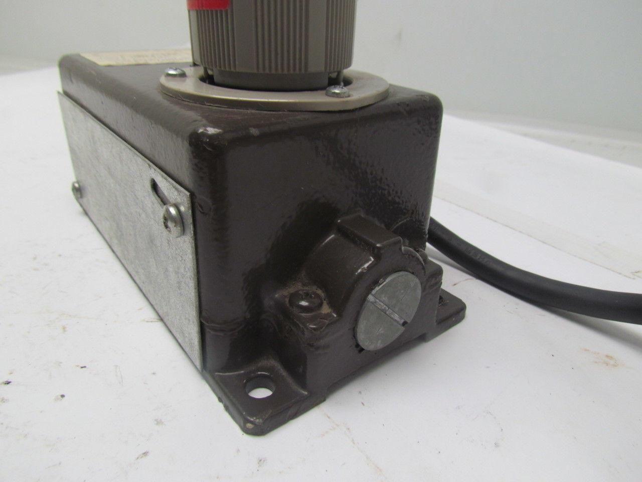 Cooper Du-All Hanger 513N Fixture Fitting For Damp Locations 277V 10A w/Plug