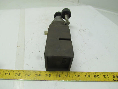 Numatics 554RS100J Pneumatic Sandwich pressure regulator w/gauge