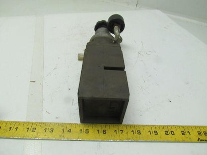 Numatics 554RS100J Pneumatic Sandwich pressure regulator w/gauge