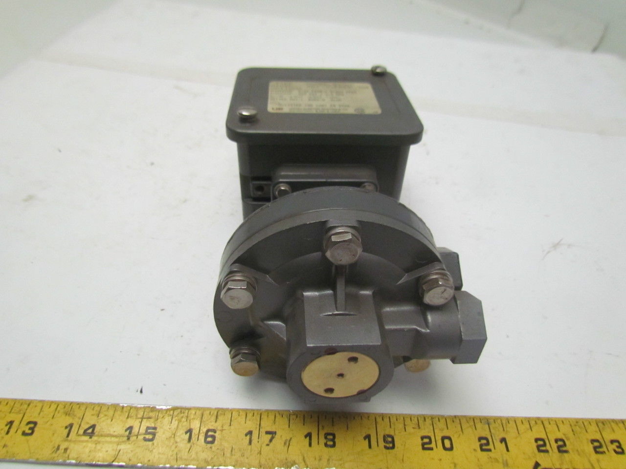 United Electronic Controls H105K-457 Differential Pressure switch 15A 480VAC