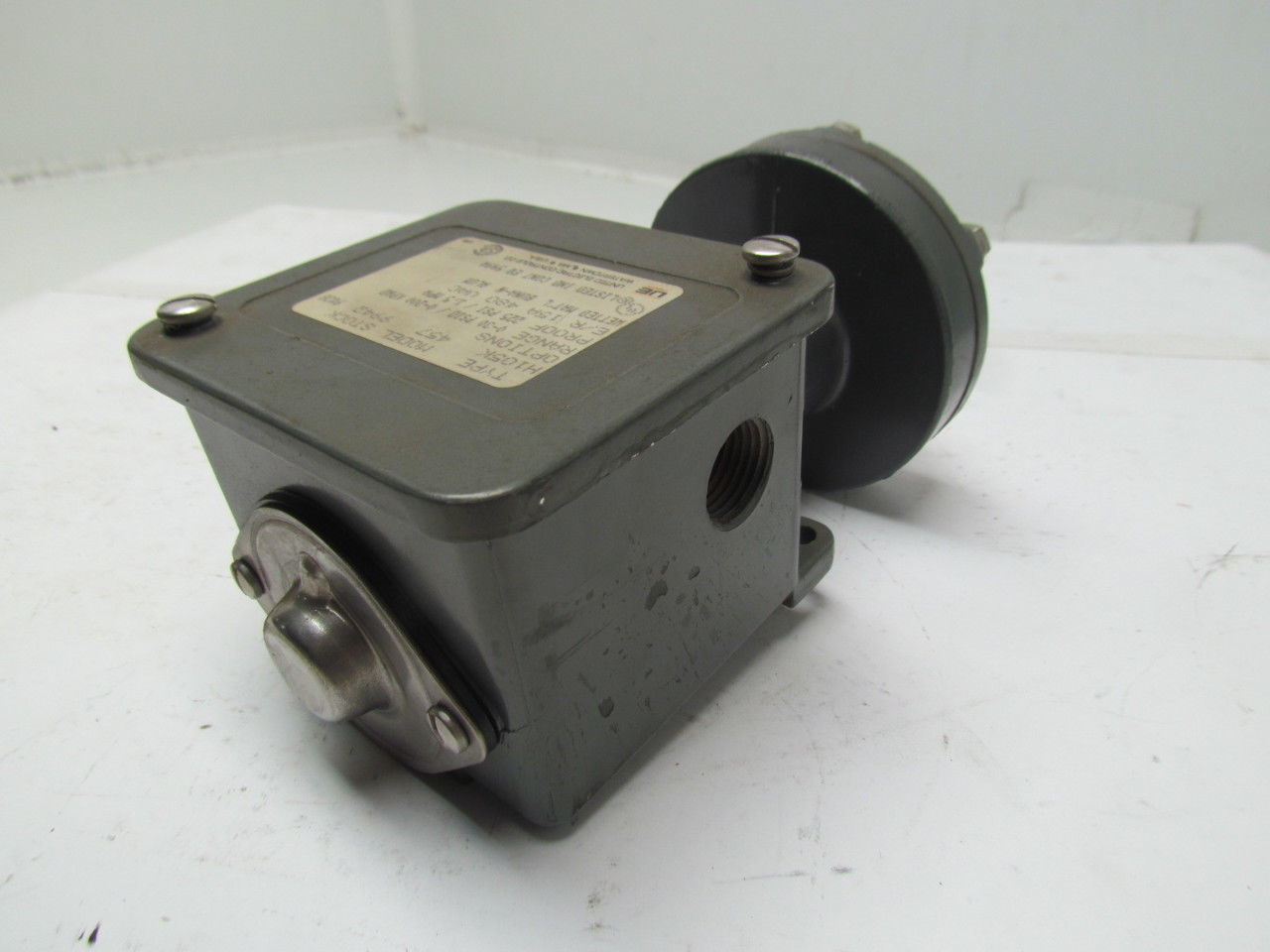United Electronic Controls H105K-457 Differential Pressure switch 15A 480VAC