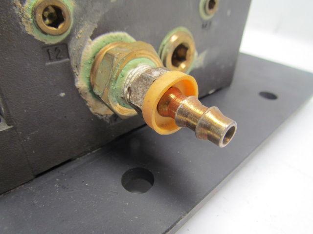 Numatics I24BA43BK/123BA400K Pneumatic solenoid air valve w/manifold 120VAC 06A