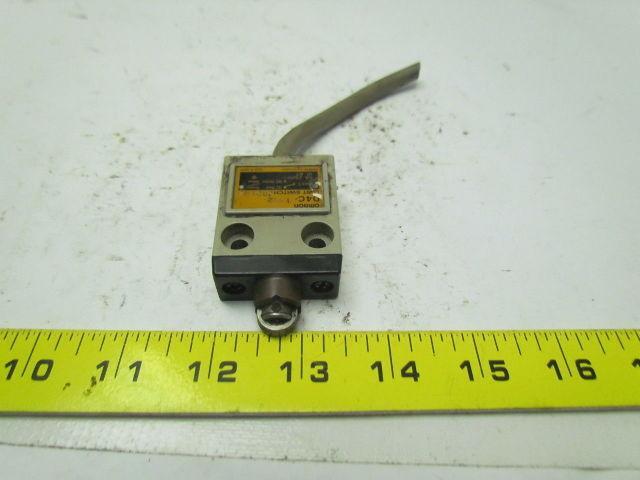 Omron D4C-1302 Enclosed limit switch 5A 250V