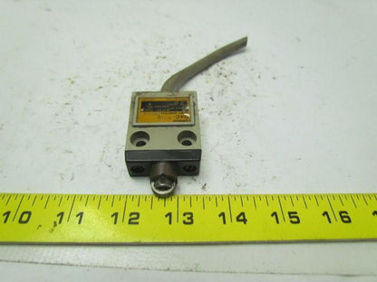 Omron D4C-1302 Enclosed limit switch 5A 250V