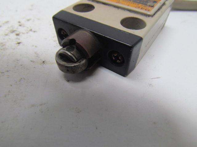 Omron D4C-1302 Enclosed limit switch 5A 250V