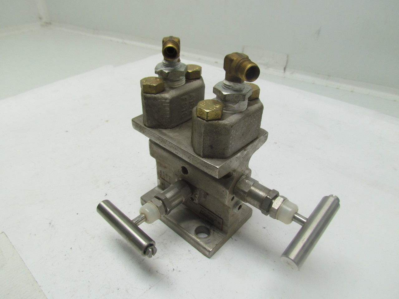 Foxboro G0108ZE By-Pass Manifold stainless 316 6000PSI 200 F