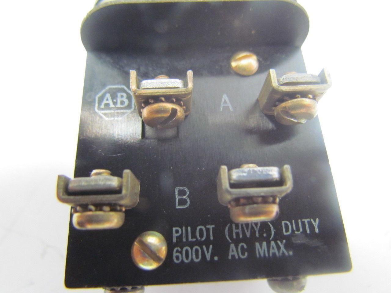 Allen Bradley 800T-KD1 KD1B59 30mm Selector PB Cam w/ 2 Pilot Blocks Green