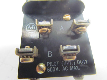 Allen Bradley 800T-KD1 KD1B59 30mm Selector PB Cam w/ 2 Pilot Blocks Green