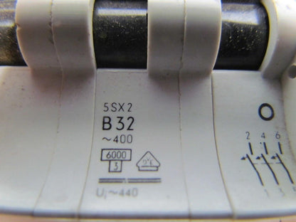 Siemens 5SX2B32 3 pole circuit breaker 480VAC w/5SX91HS 220/230V 2NO