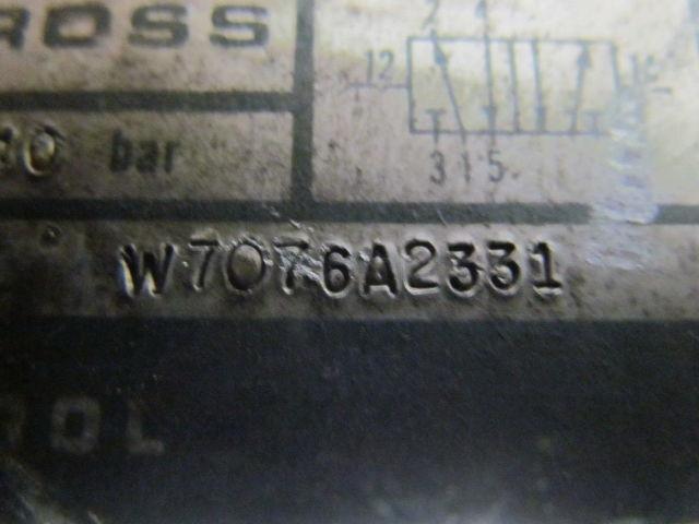 Ross W7076A2331 Pneumatic valve w/subplate used lot of 4