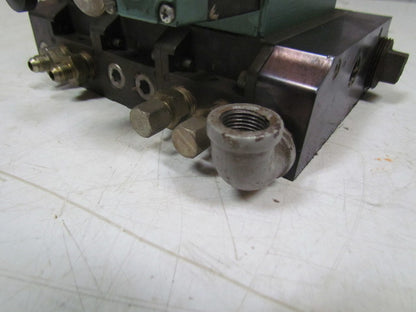 Numatics 123SA400R manifold block assembly w/3 solenoid valves & regulator