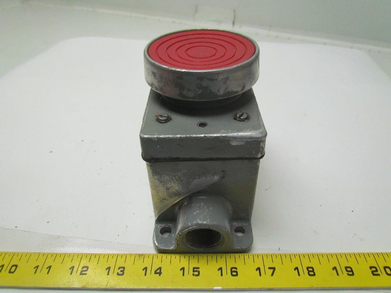 Allen Bradley 800P-1S1AR Ser C Stop switch type 13 600V Max