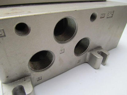 SMC VV829-04S-SUQW06BT-W1 Pneumatic valve manifold block 3/4"NPT ports 8 station