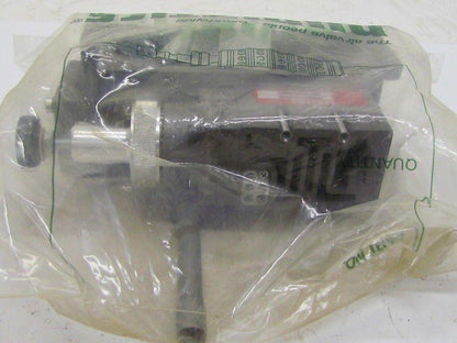 Numatics 153RS315J032Q  Regulator W/Manifold Block Regulator #152RS300J027Q NIB