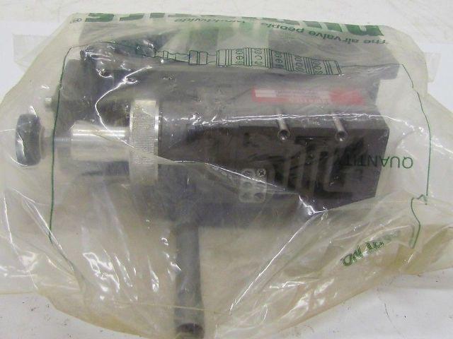 Numatics 153RS315J032Q  Regulator W/Manifold Block Regulator #152RS300J027Q NIB