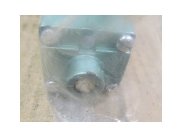 Numatics 122SS400S Solenoid 120vac Valve NEW