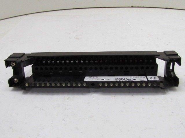 AEG Schneider Modicon Telemecanique TSXBLK1 24 Terminal Block Indep
