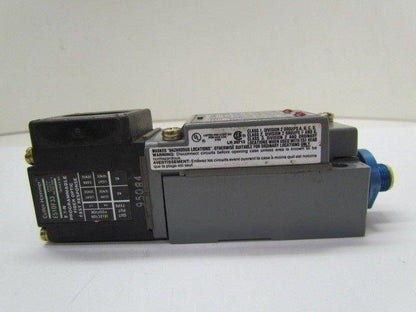 CH Cutler Hammer E51SPL Limit Switch on E51RN Receptacle With E51DF33 Head