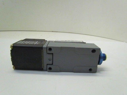CH Cutler Hammer E51SPL Limit Switch on E51RN Receptacle With E51DF33 Head