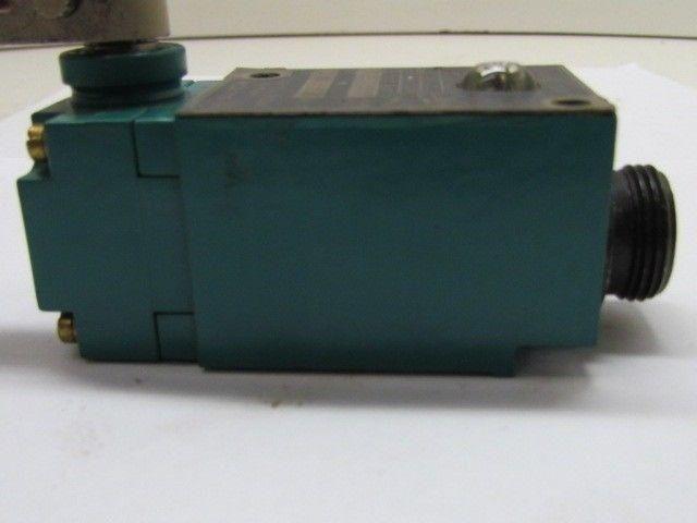 802M-AJNF Ser E Limit Switch W/802M-XJ9NF Ser B Body W/ Rocker Arm Allen Bradley