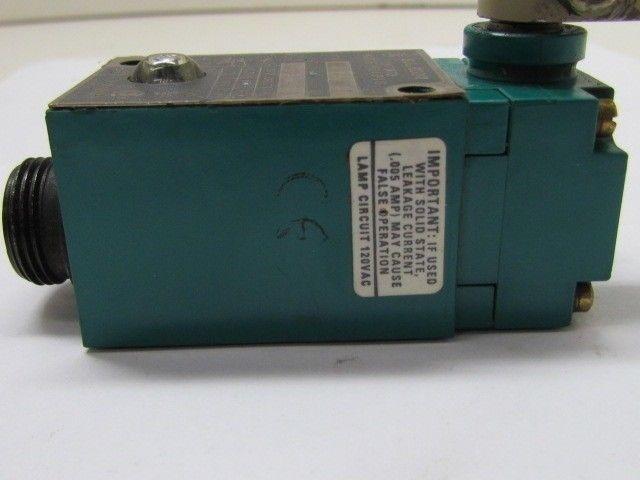 802M-AJNF Ser E Limit Switch W/802M-XJ9NF Ser B Body W/ Rocker Arm Allen Bradley
