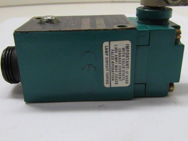 802M-AJNF Ser E Limit Switch W/802M-XJ9NF Ser B Body W/ Rocker Arm Allen Bradley