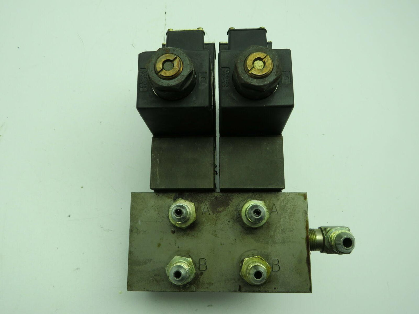 Daikin JSO-G02-2BA-20-N Solenoid Valve 100VAC W/MC-02P-05-10 Check Valve