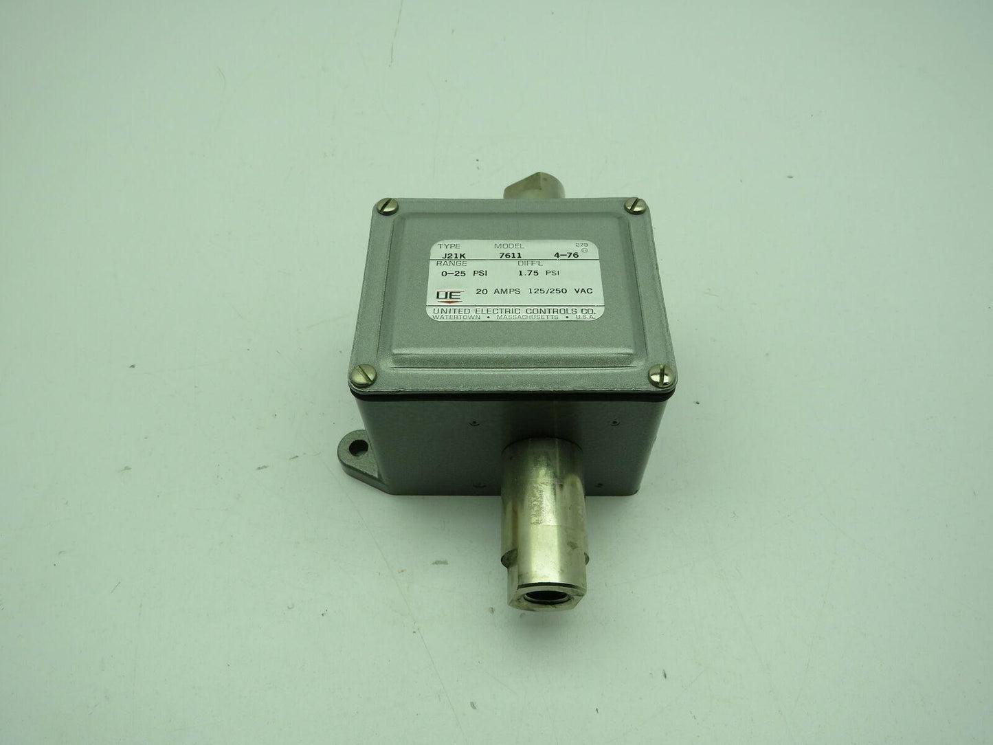 United Electric Controls 7611 Type J21K Pressure Switch  0-25PSI  20A 125/250Vac