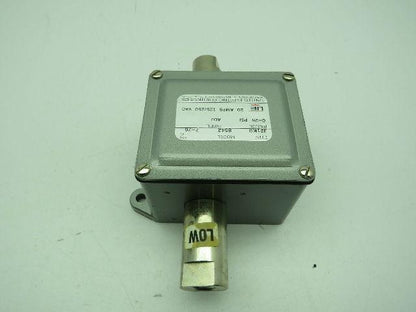 United Electric Controls 8542 Type J21KD Pressure Switch  0-25PSI  20A 125/250Va
