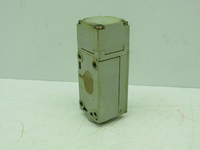 Allen Bradley 802PR-LACB2/C Proximity Sensor 60-132VAC 1A Series C