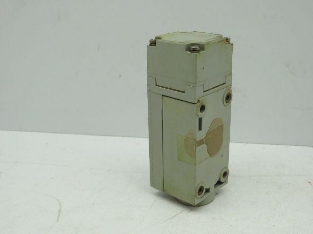 Allen Bradley 802PR-LACB2/C Proximity Sensor 60-132VAC 1A Series C