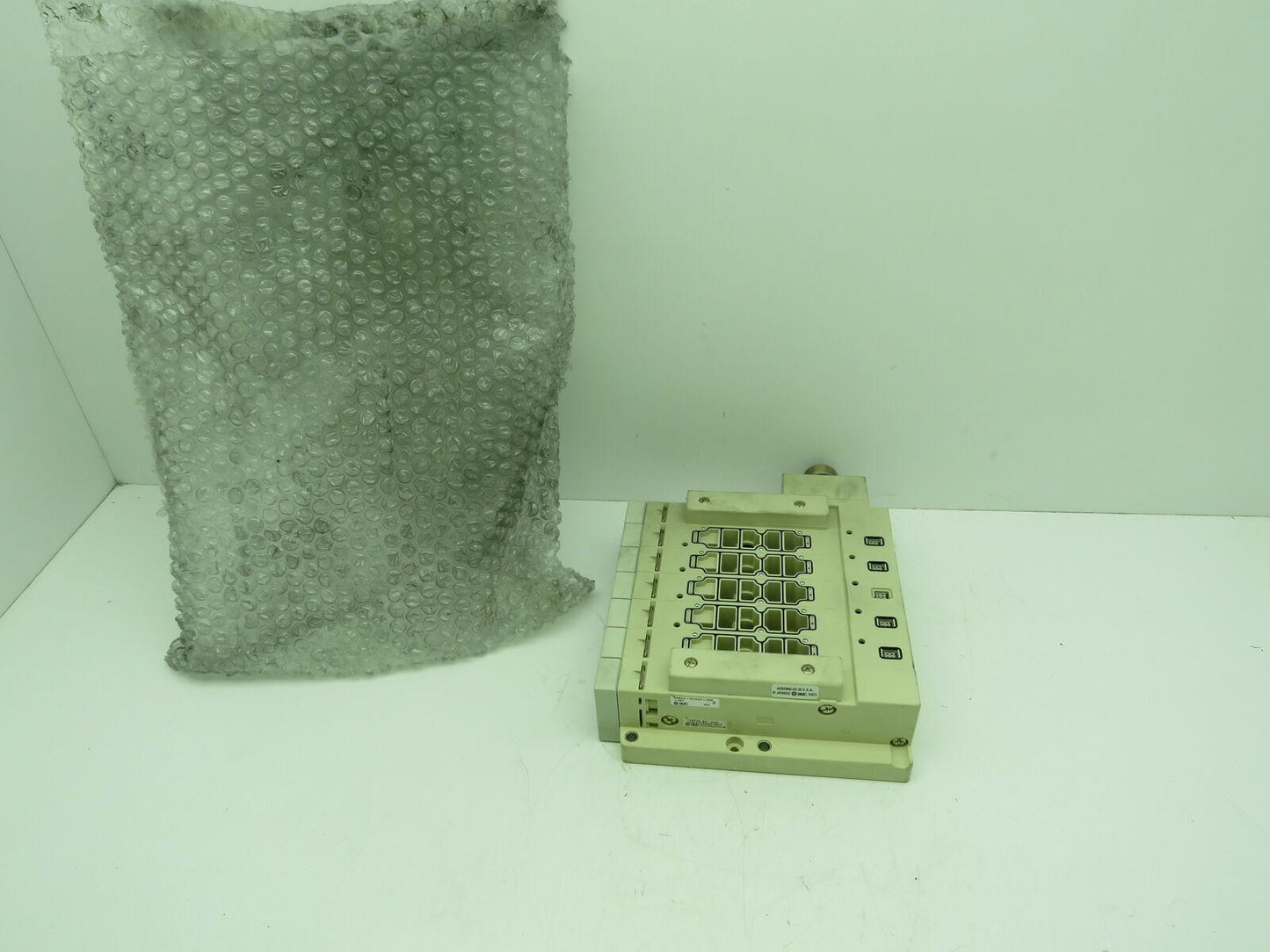 SMC SS5V4-W10CD-05B Pneumatic Solenoid Manifold 5 Station