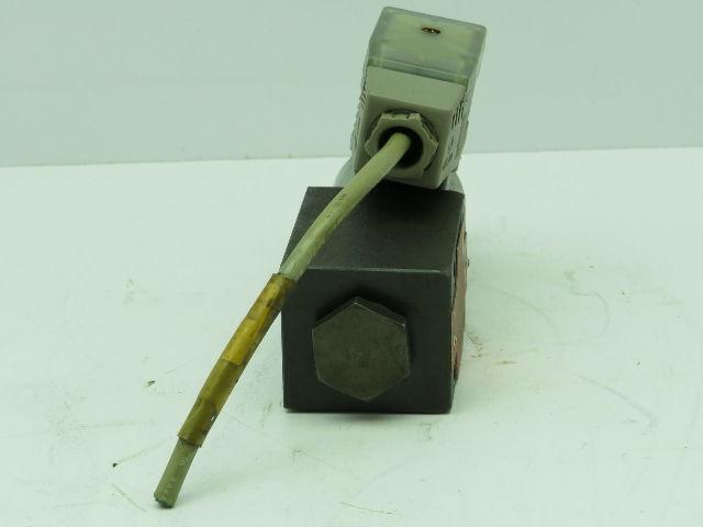 Moog X820-21PA-001N01 Hydraulic Valve 24V
