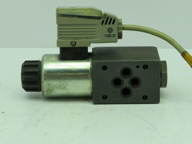Moog X820-21PA-001N01 Hydraulic Valve 24V