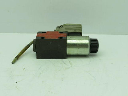 Moog X820-21PA-001N01 Hydraulic Valve 24V