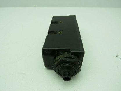 Cutler-Hammer E67-LRDP100-HDD Photoelectric Sensor 100cm Cutoff Range Series A1