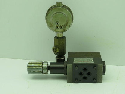 Daikin Kogyo MG-02P-03-30-T-08 Hydraulic Pressure Reducing Valve with Gauge