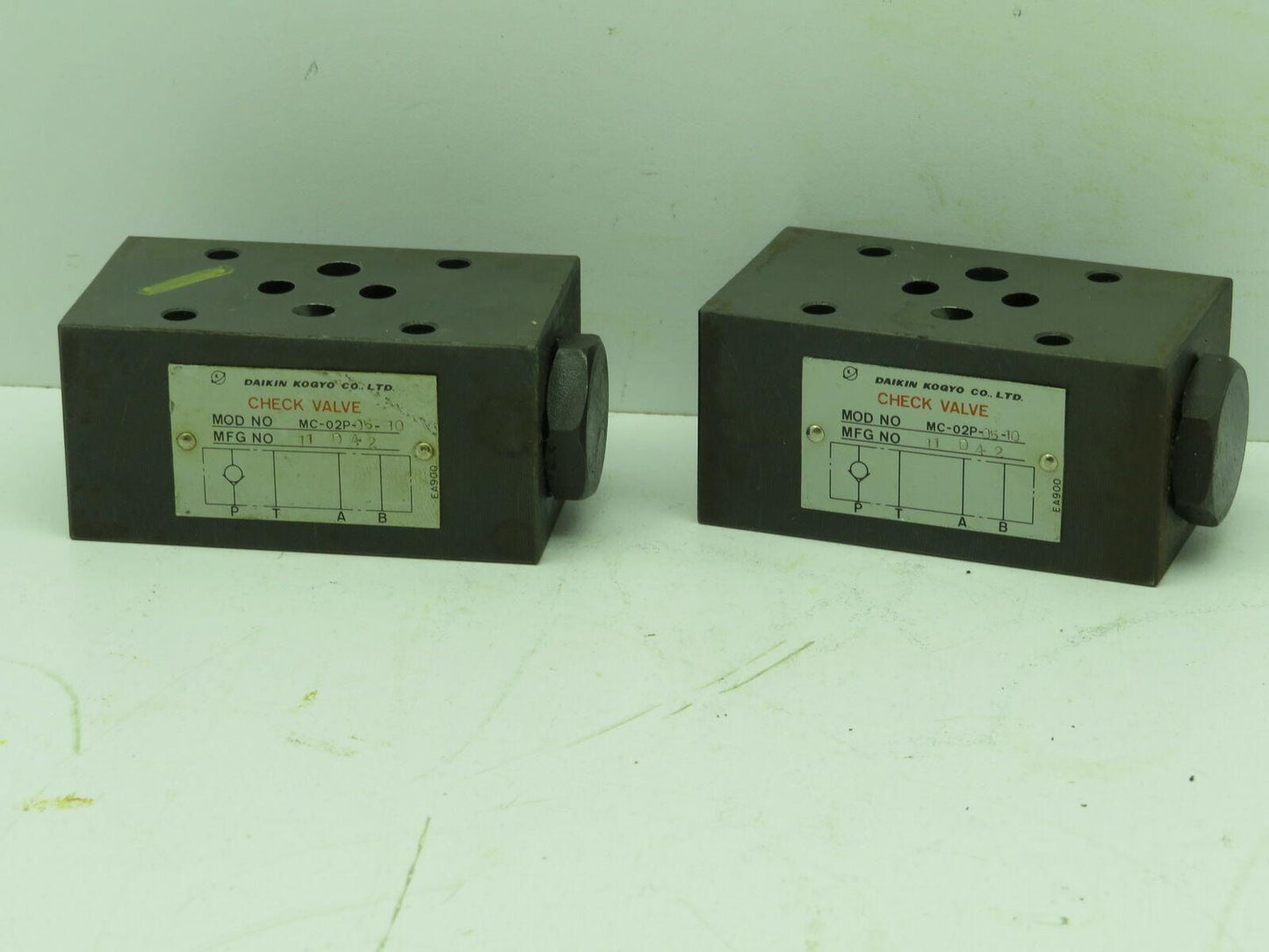 Daikin Kogyo MC-02P-05-10 Hydraulic Check Valve  Lot of 2