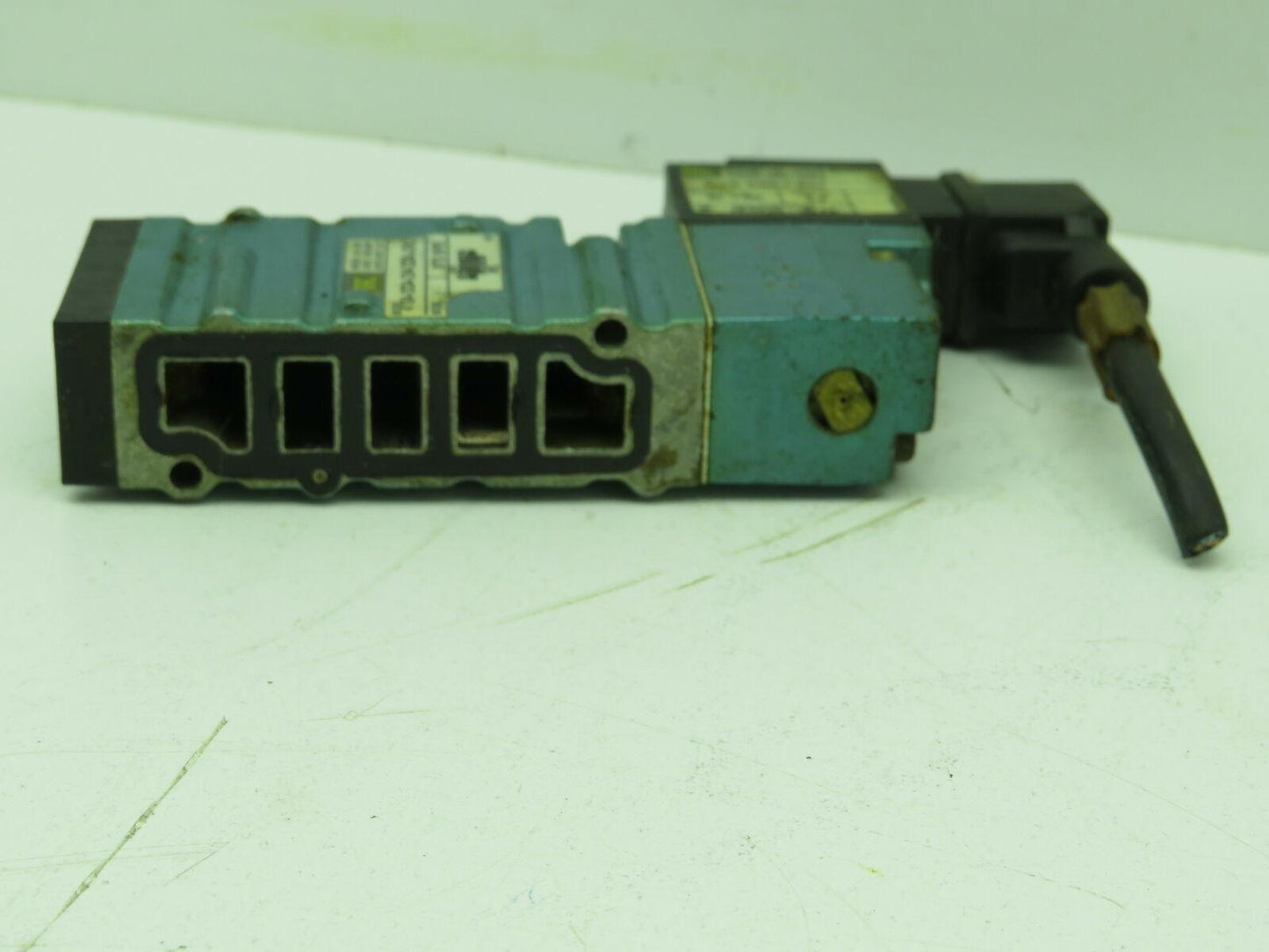 Mac 413A-00A-DM-DDAJ-2KJ Solenoid Valve DMB-DDAJ-2KJ 24VDC 5.4W 150PSI Lot of 2