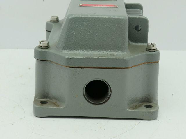 Square D GW-206 2 Unit Control Station Type 4 Enclosure Heavy Duty 600V Series A