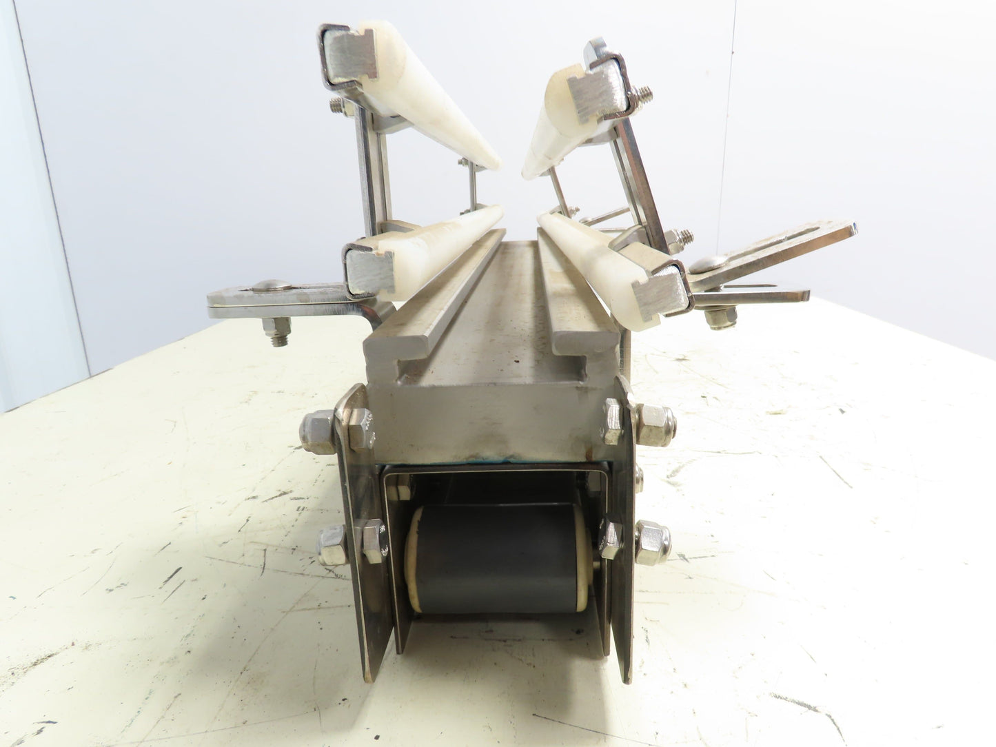 Arrowhead 3.25" Magnetic TableTop Belt Stainless Bottle Conveyor 30" Section