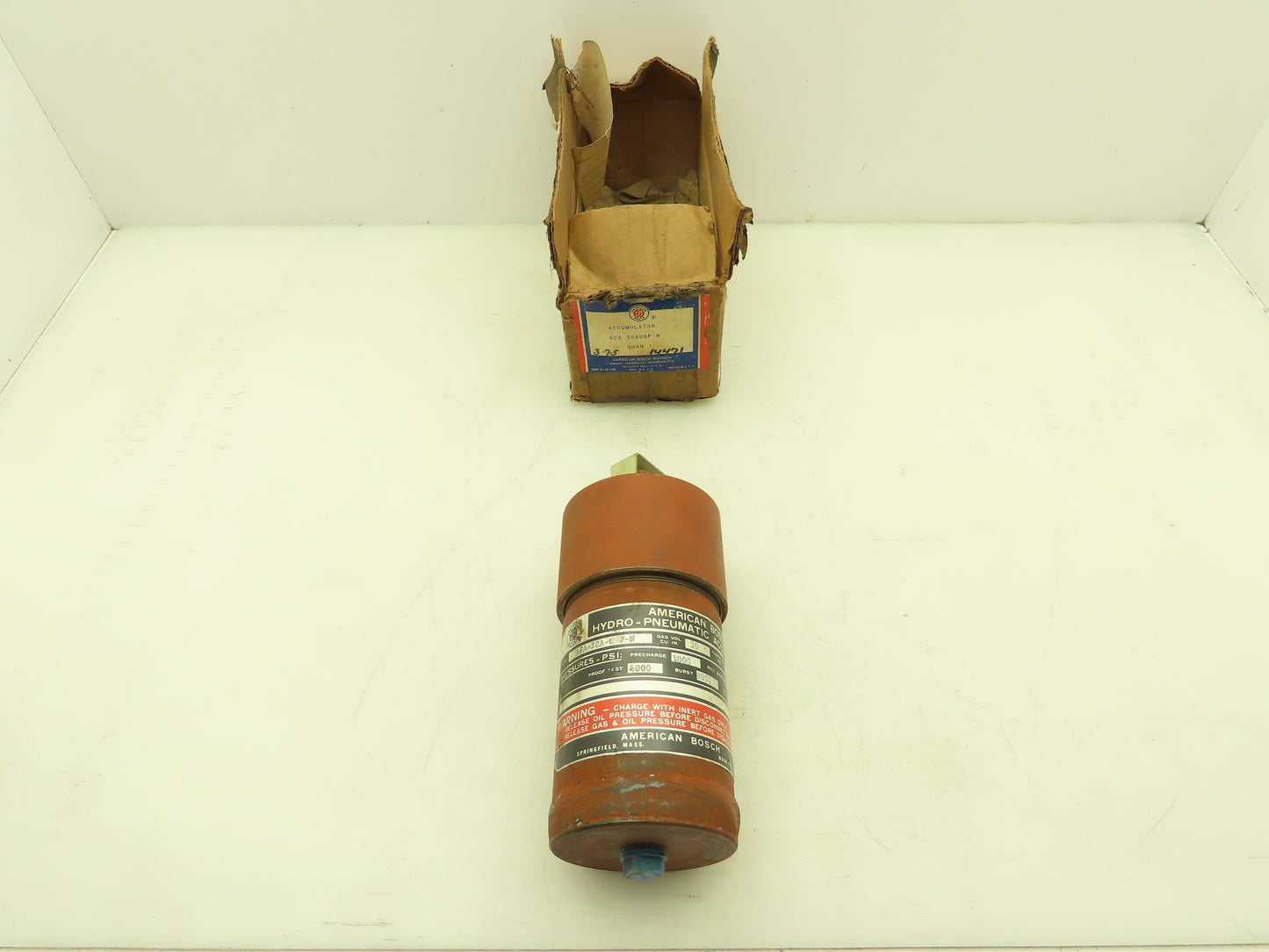 American Bosch ACA-30A-08P Hydro-Pneumatic Accumulator 2000 PSI Pressure Vessel