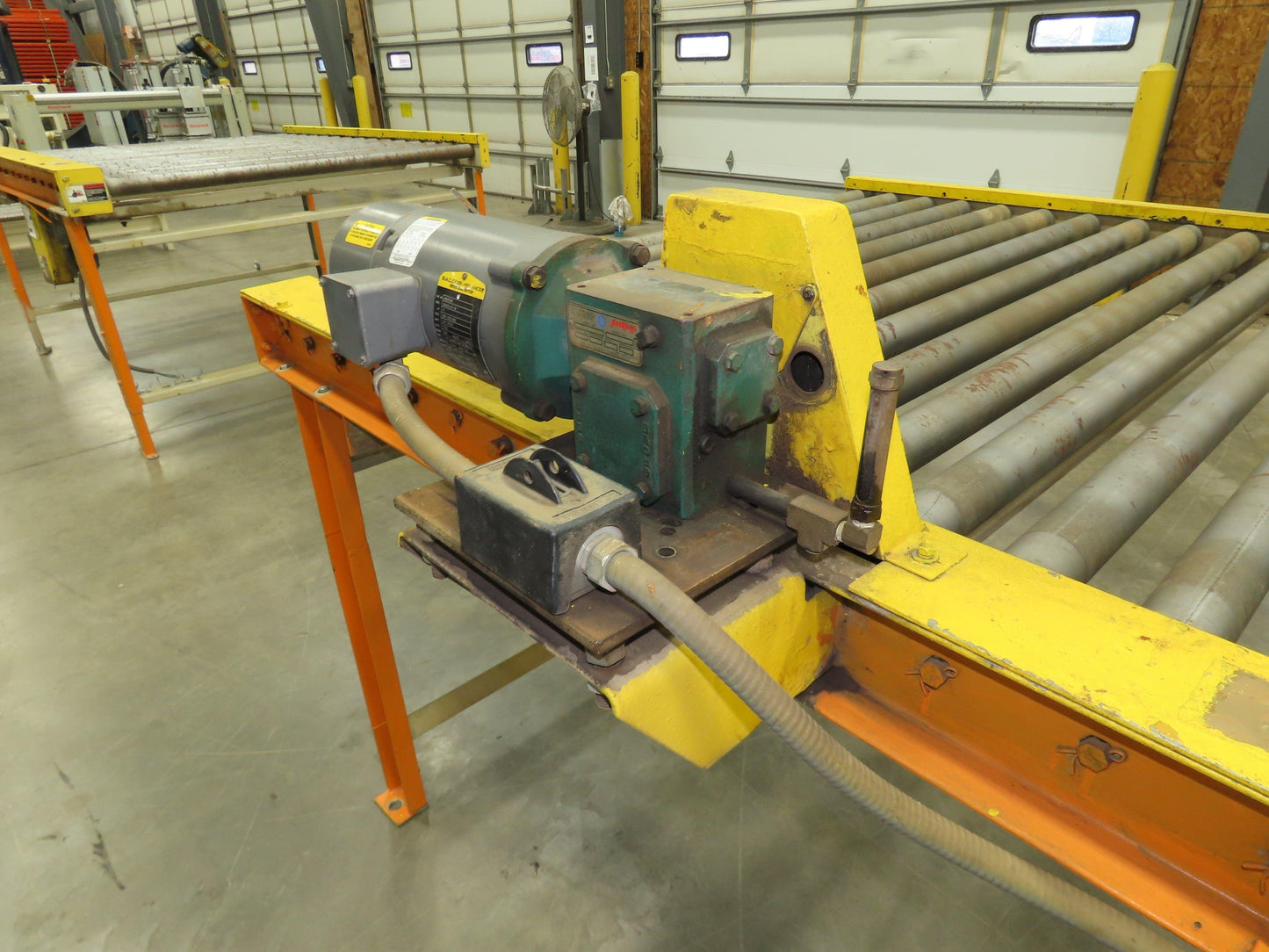 70"x 84" Chain Drive 2.5" Live Roller Pallet Conveyor 60"BF .5Hp 460V 65 FPM