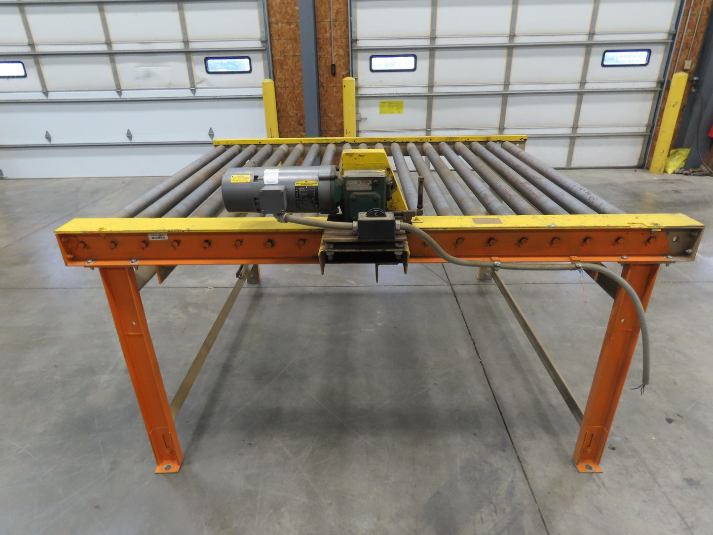 70"x 84" Chain Drive 2.5" Live Roller Pallet Conveyor 60"BF .5Hp 460V 65 FPM